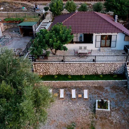 Luxury House Lotos Apartment Golubovci Exterior photo