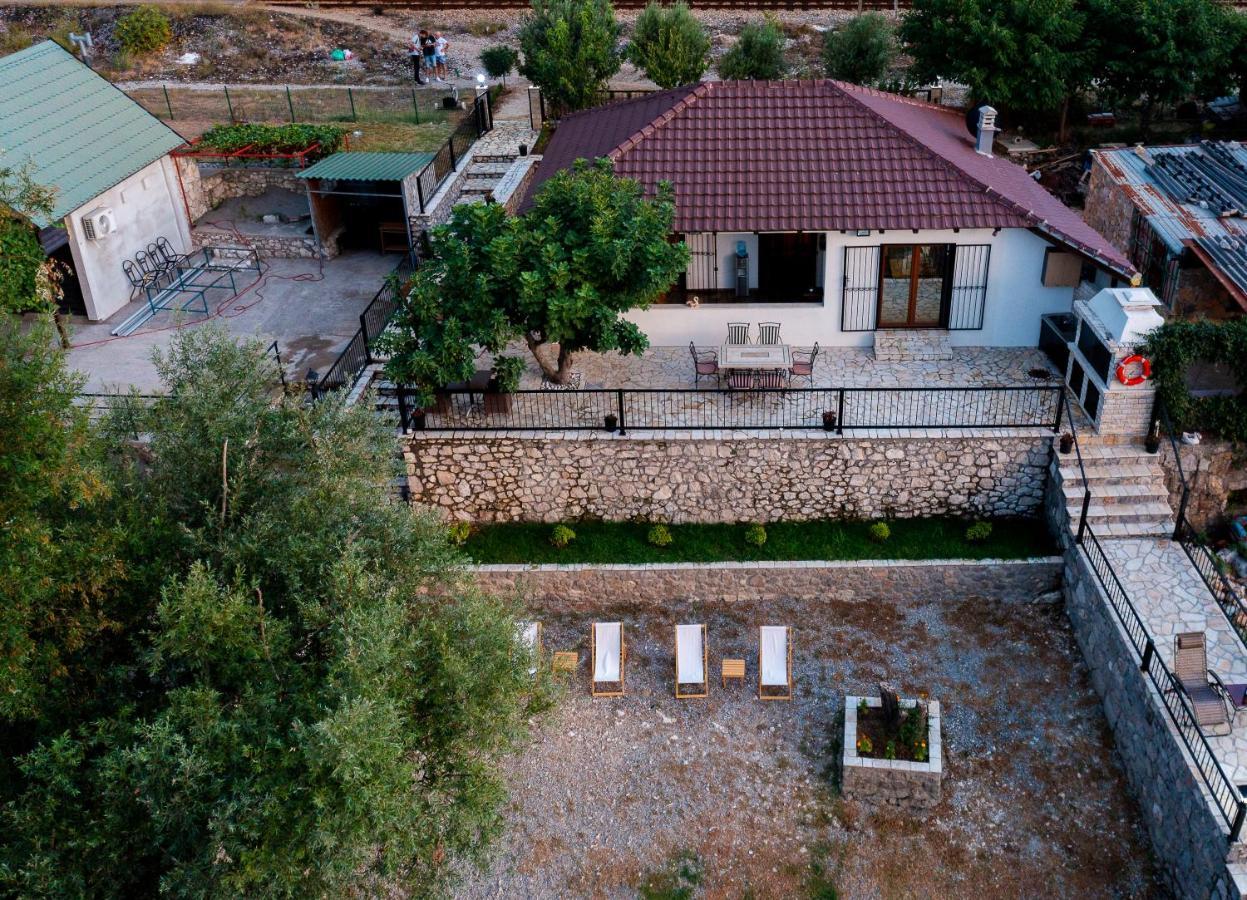 Luxury House Lotos Apartment Golubovci